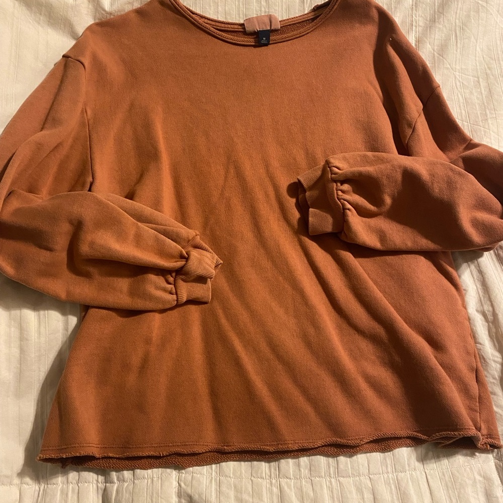 Universal thread sweatshirt